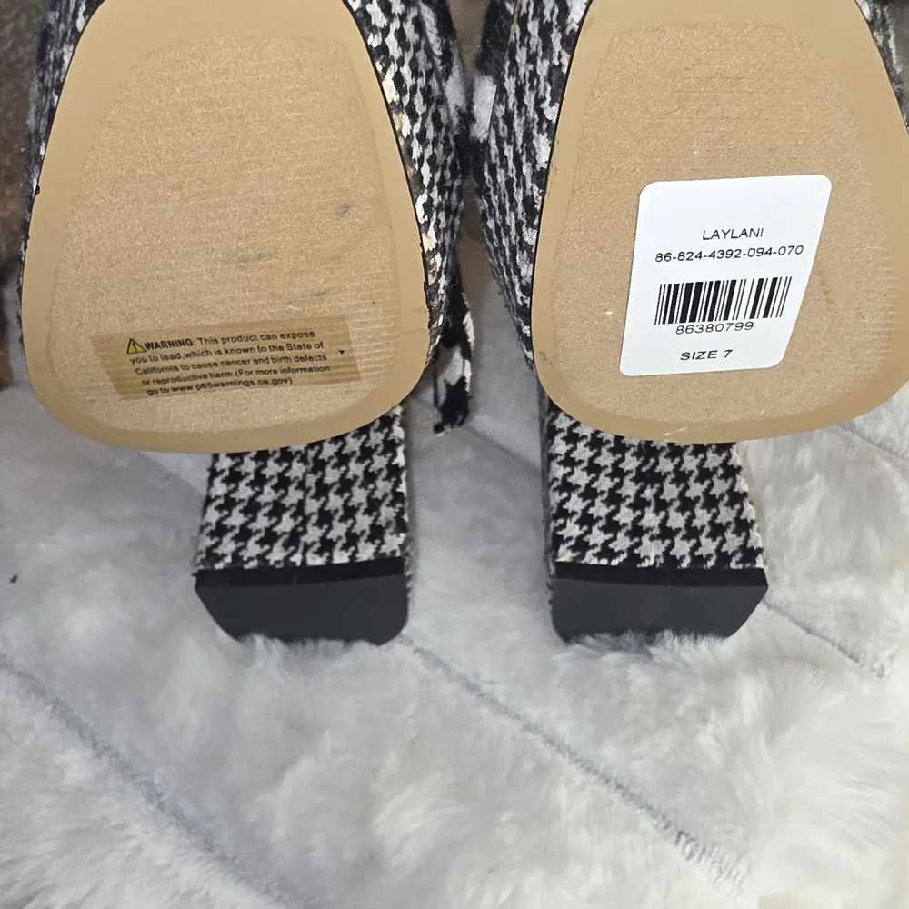 New York & Company Houndstooth Platform Heels - Picture 10 of 11